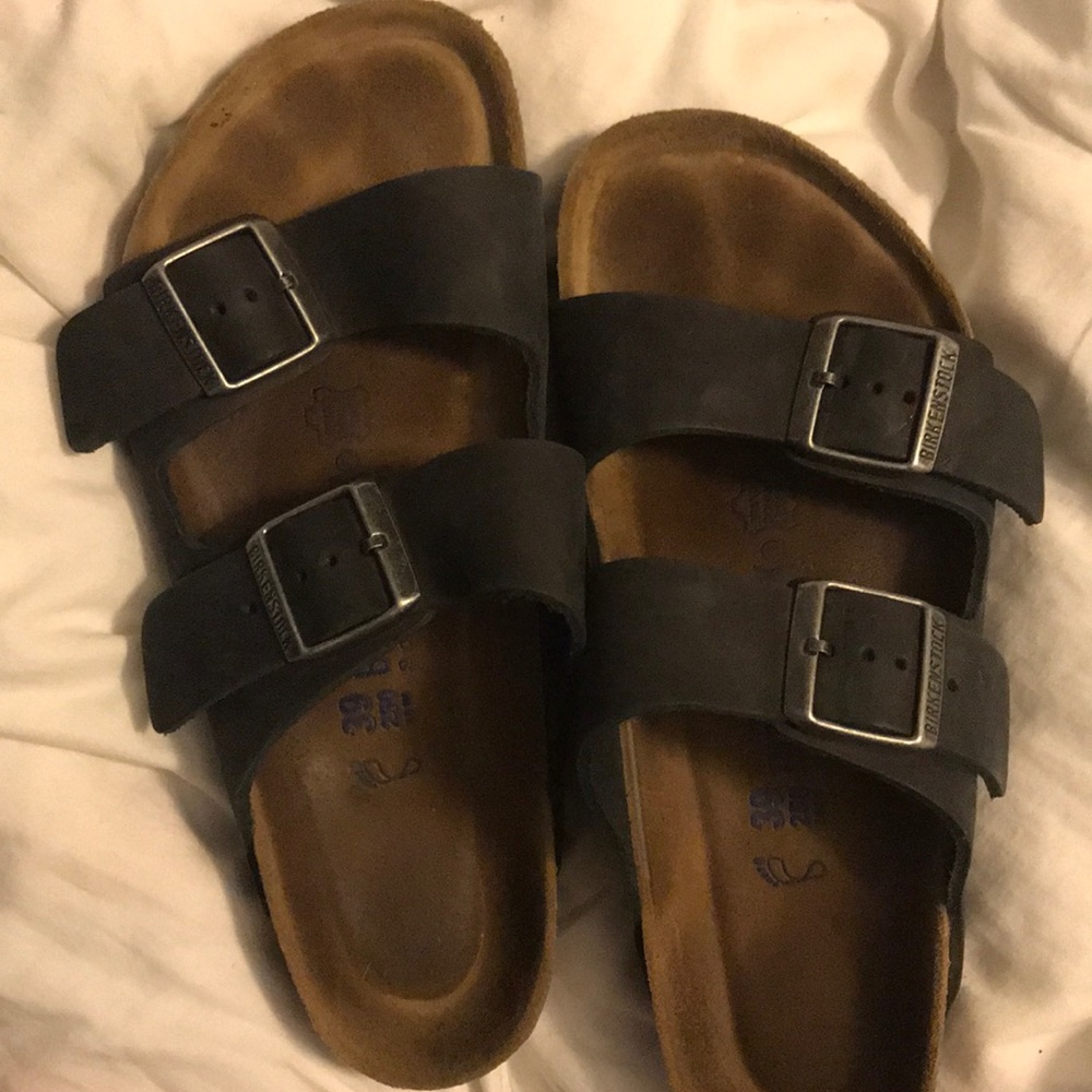 barely worn!! Black Birkenstock’s